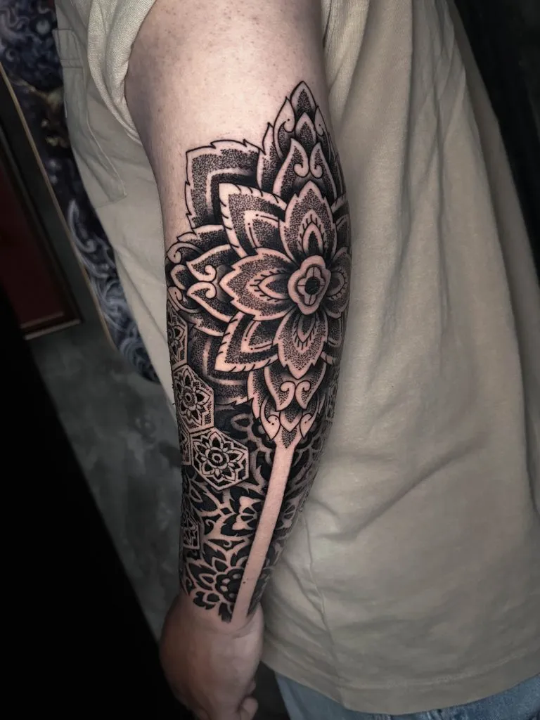 Geometric tattoo portfolio piece 9 at Studio One Tattoo Bangkok