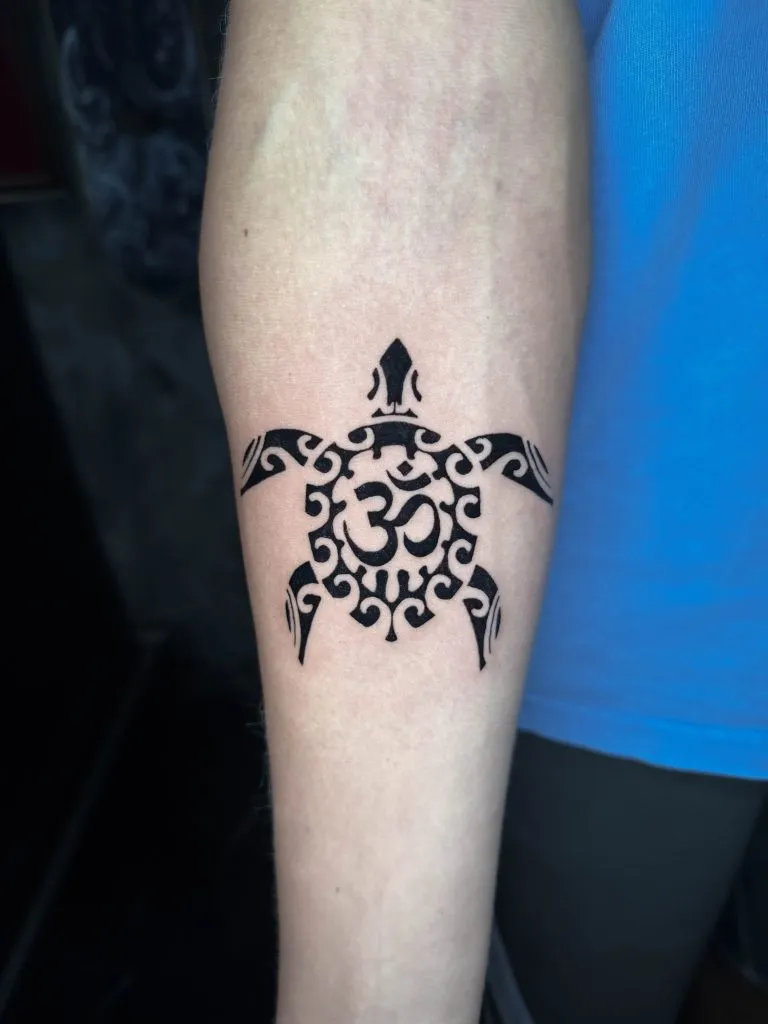 Minimal Fineline tattoo portfolio piece 102 at Studio One Tattoo Bangkok