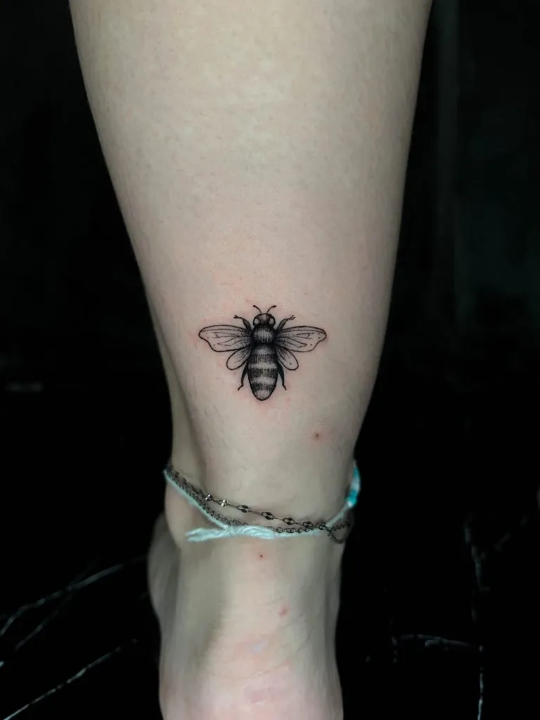 Minimal Fineline tattoo portfolio piece 104 at Studio One Tattoo Bangkok