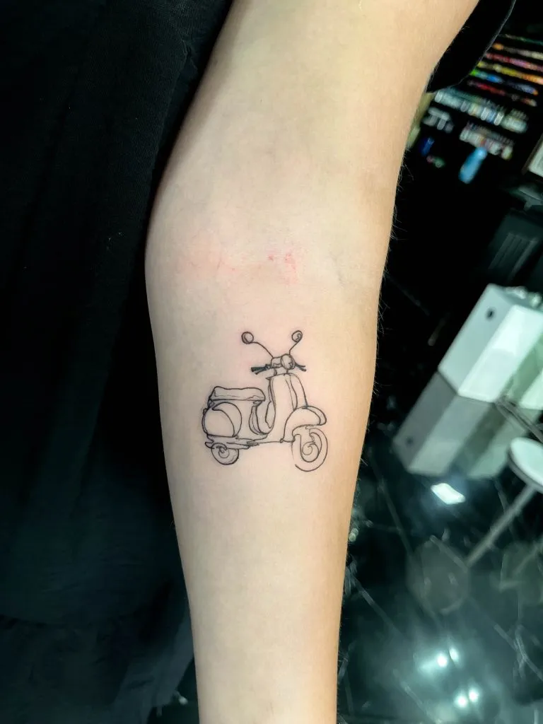 Minimal Fineline tattoo portfolio piece 106 at Studio One Tattoo Bangkok