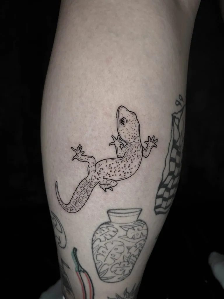 Minimal Fineline tattoo portfolio piece 109 at Studio One Tattoo Bangkok