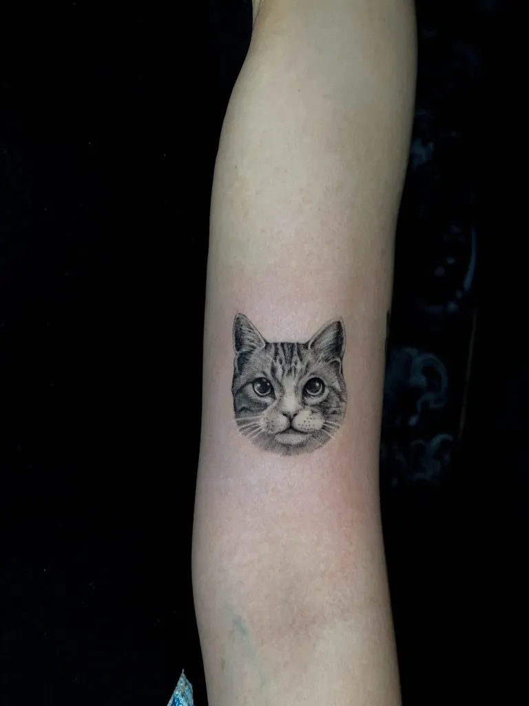 Minimal Fineline tattoo portfolio piece 117 at Studio One Tattoo Bangkok