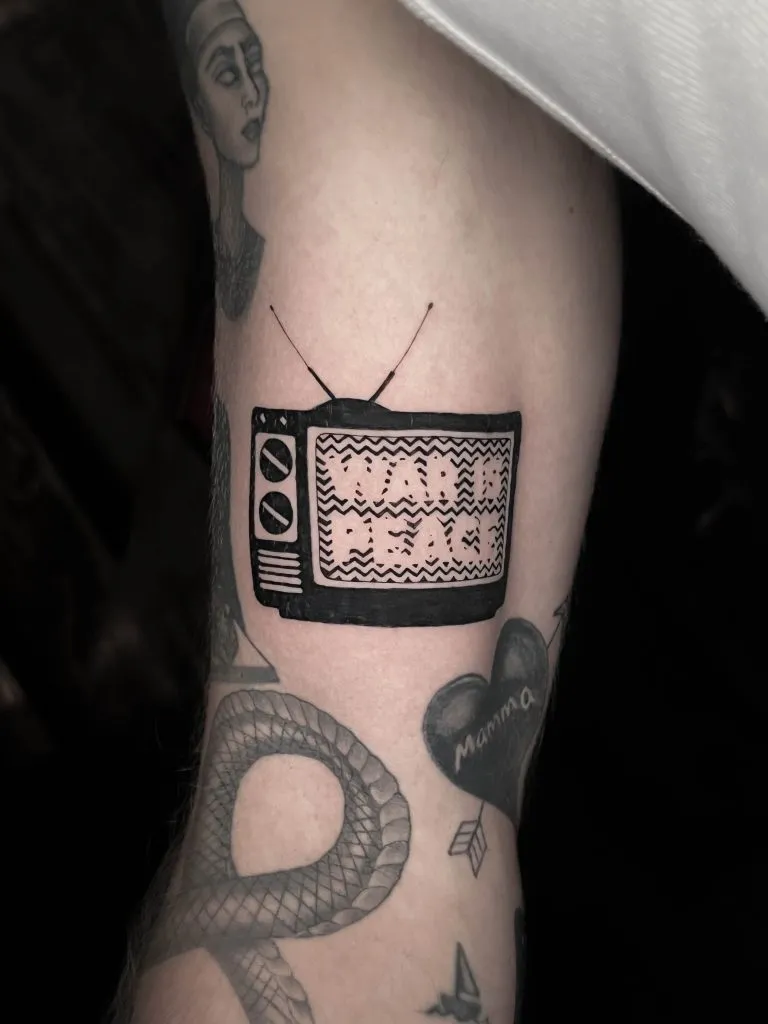 Minimal Fineline tattoo portfolio piece 127 at Studio One Tattoo Bangkok