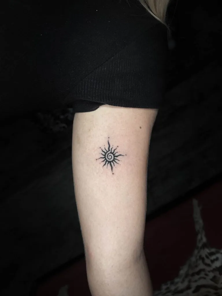Minimal Fineline tattoo portfolio piece 137 at Studio One Tattoo Bangkok