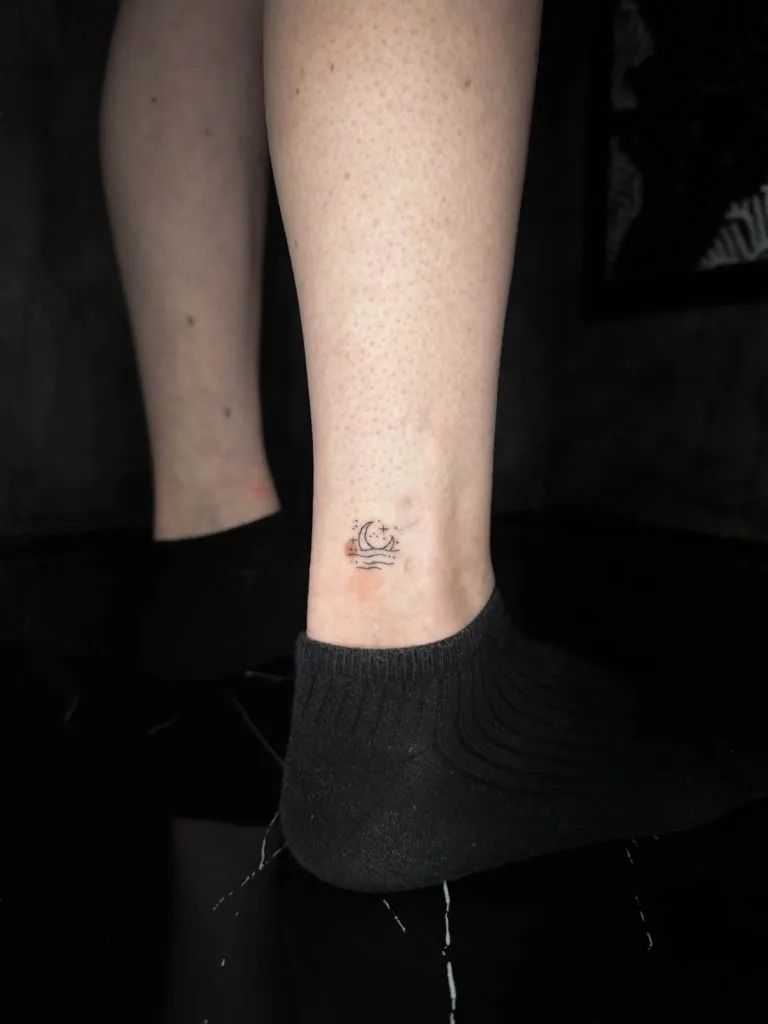 Minimal Fineline tattoo portfolio piece 143 at Studio One Tattoo Bangkok