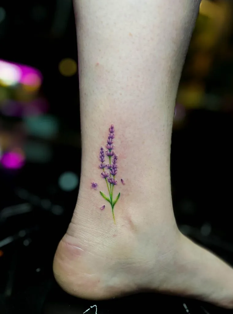 Minimal Fineline tattoo portfolio piece 147 at Studio One Tattoo Bangkok