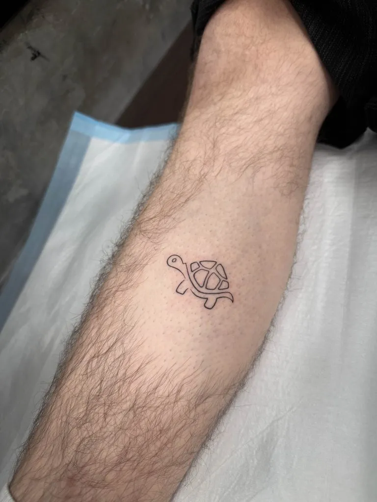 Minimal Fineline tattoo portfolio piece 149 at Studio One Tattoo Bangkok