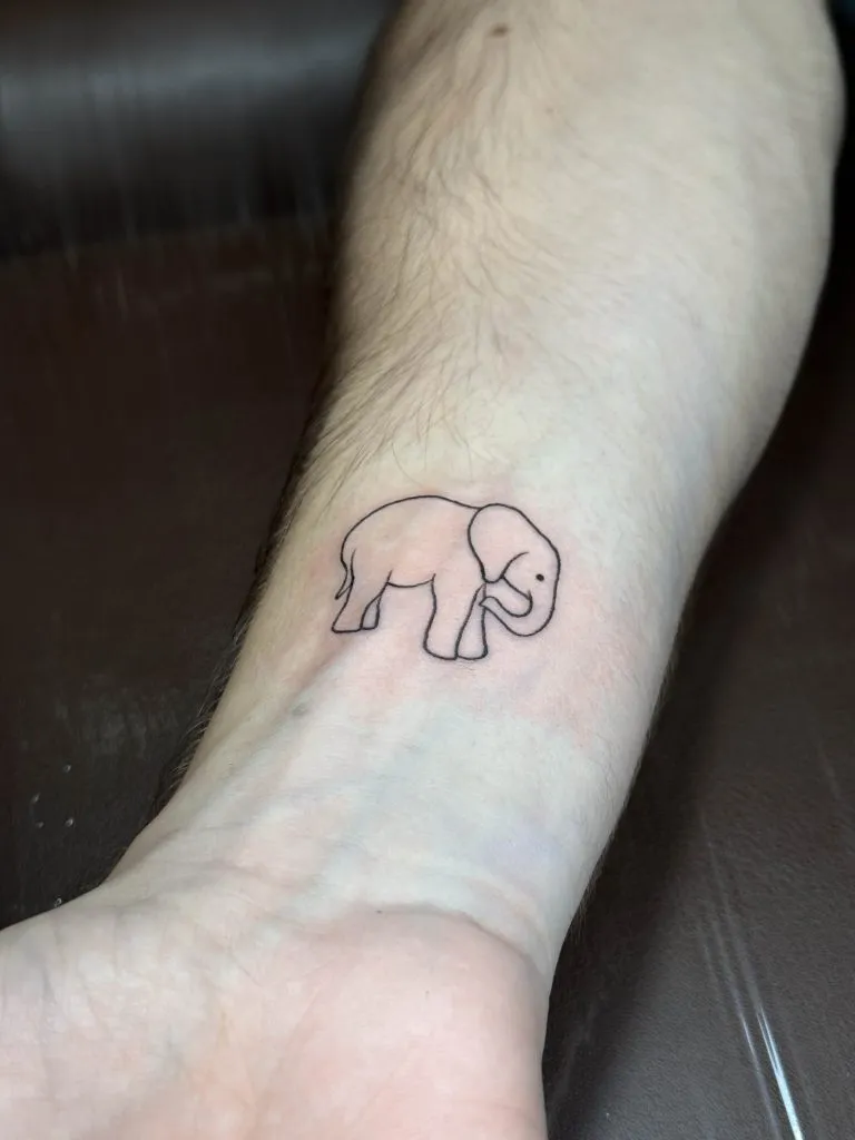 Minimal Fineline tattoo portfolio piece 153 at Studio One Tattoo Bangkok