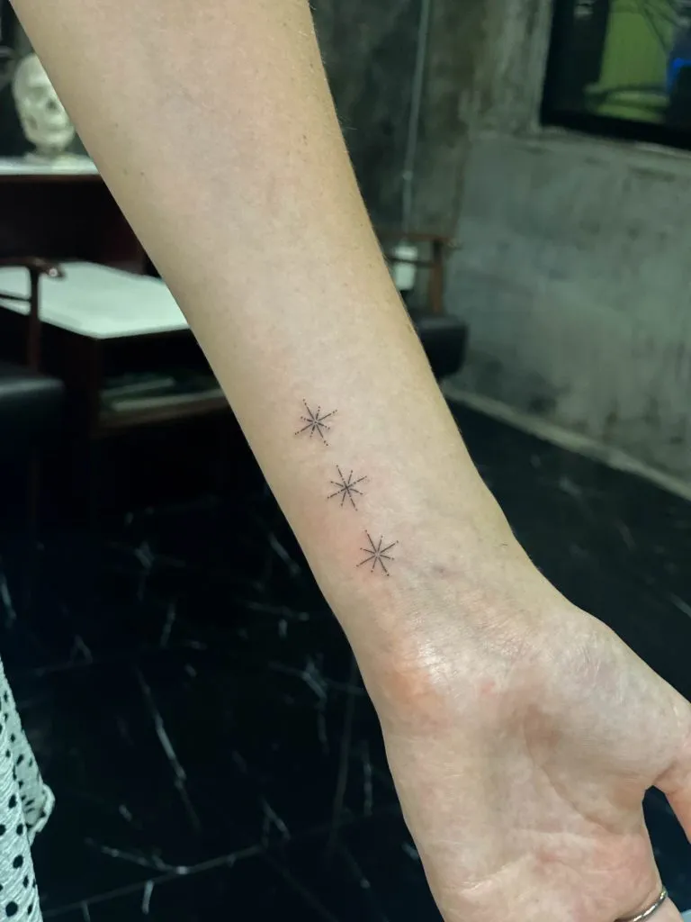 Minimal Fineline tattoo portfolio piece 155 at Studio One Tattoo Bangkok