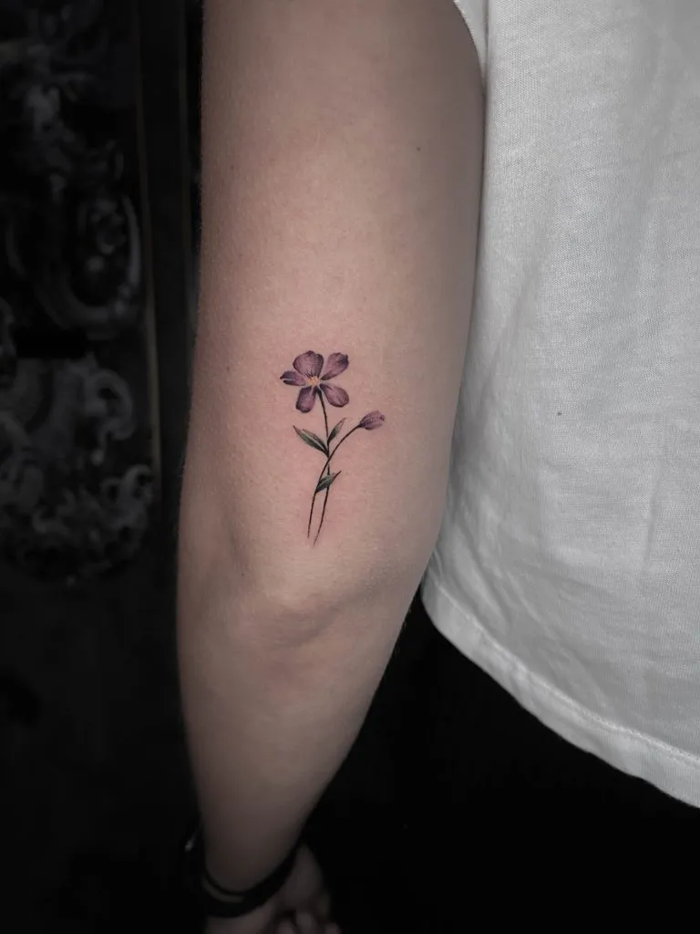 Minimal Fineline tattoo portfolio piece 159 at Studio One Tattoo Bangkok