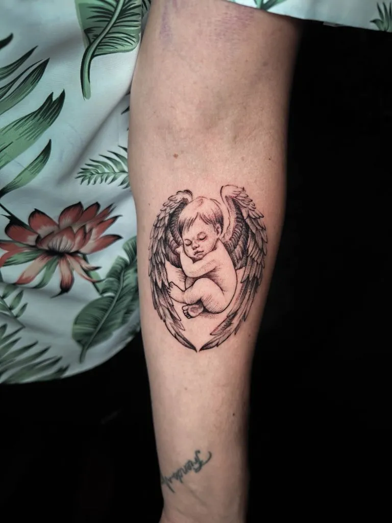 Minimal Fineline tattoo portfolio piece 163 at Studio One Tattoo Bangkok
