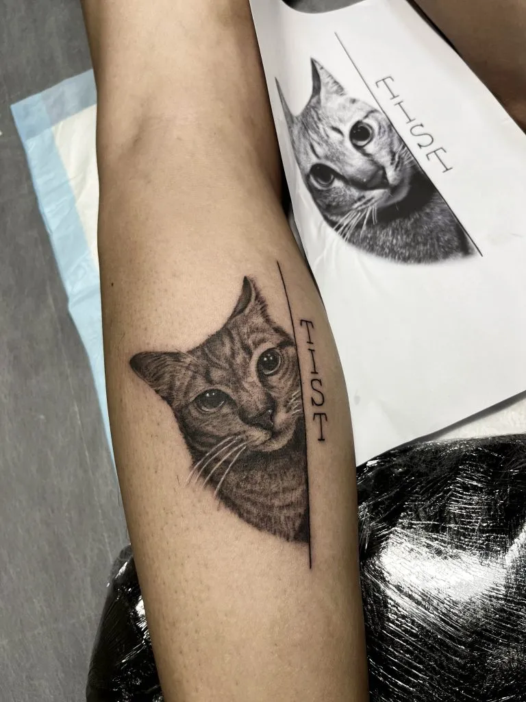 Minimal Fineline tattoo portfolio piece 165 at Studio One Tattoo Bangkok