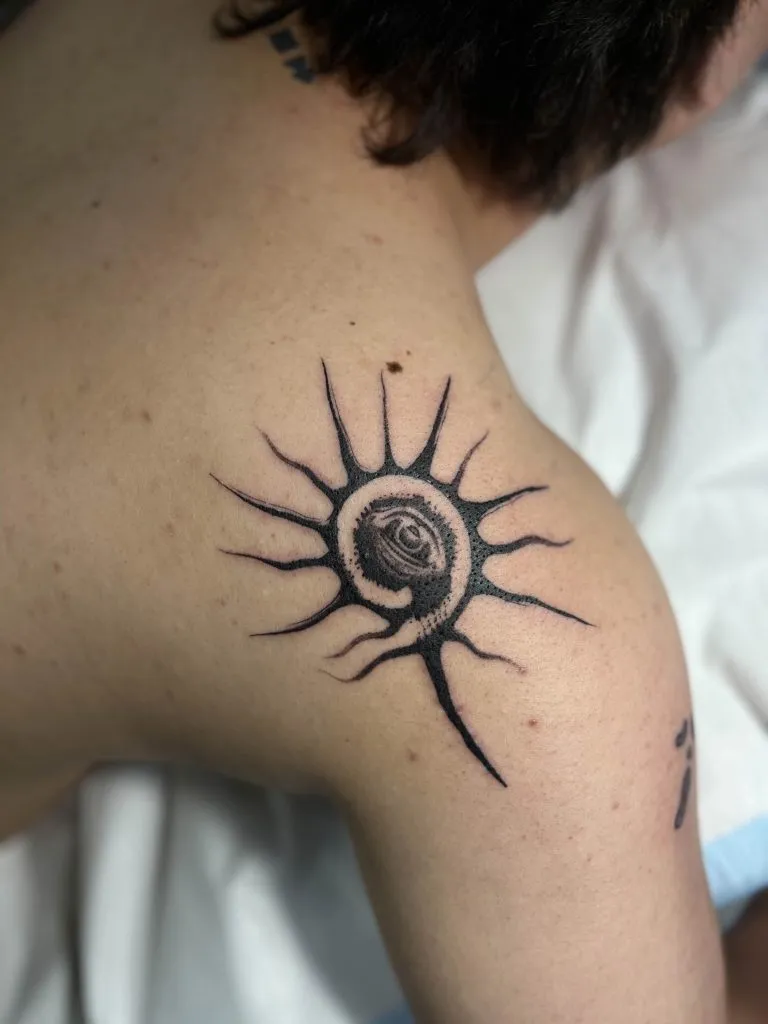 Minimal Fineline tattoo portfolio piece 168 at Studio One Tattoo Bangkok