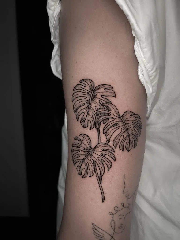 Minimal Fineline tattoo portfolio piece 174 at Studio One Tattoo Bangkok