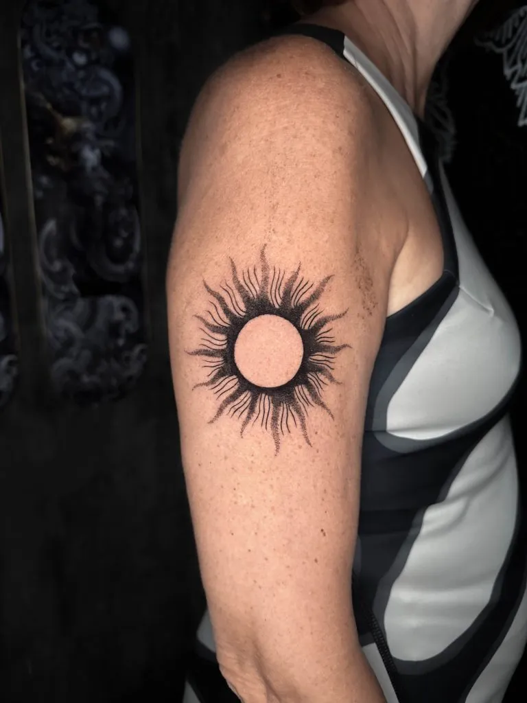 Minimal Fineline tattoo portfolio piece 177 at Studio One Tattoo Bangkok
