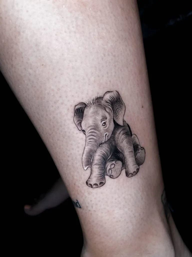 Minimal Fineline tattoo portfolio piece 180 at Studio One Tattoo Bangkok