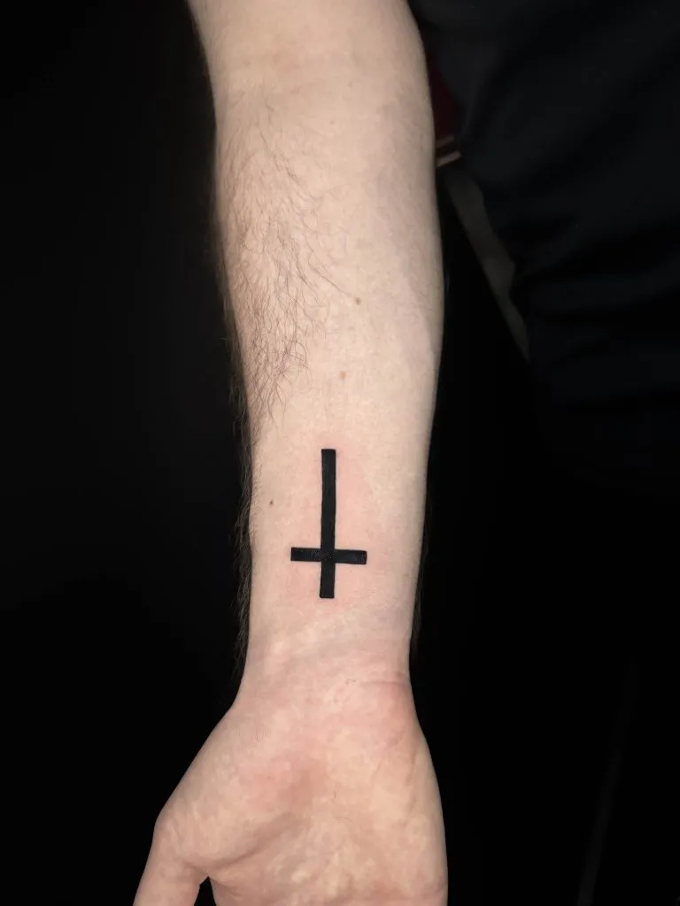 Minimal Fineline tattoo portfolio piece 182 at Studio One Tattoo Bangkok