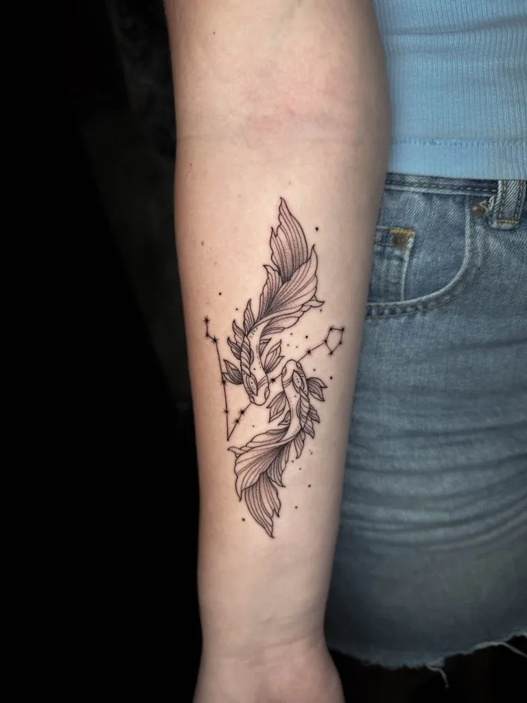 Minimal Fineline tattoo portfolio piece 189 at Studio One Tattoo Bangkok