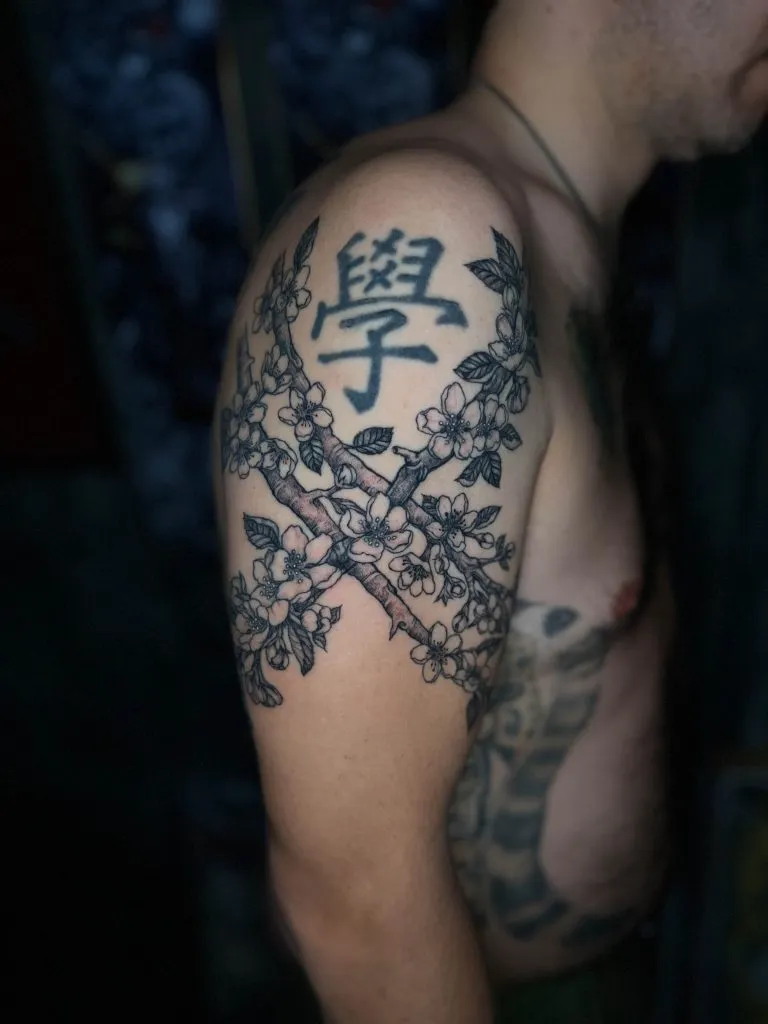 Minimal Fineline tattoo portfolio piece 190 at Studio One Tattoo Bangkok