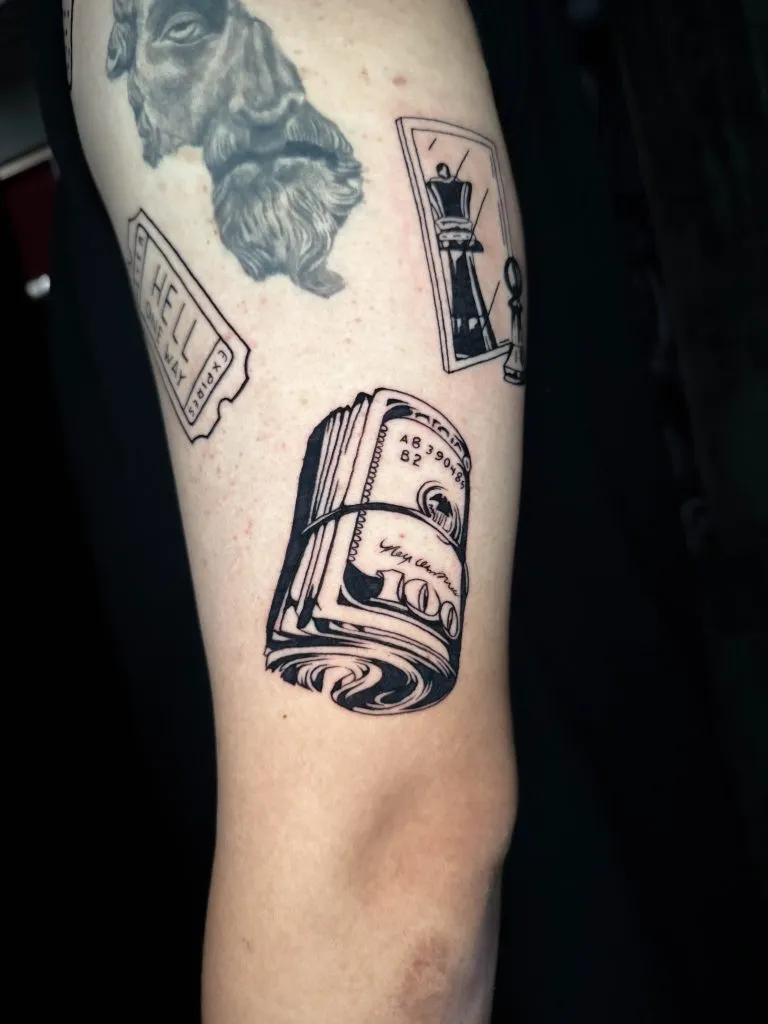 Minimal Fineline tattoo portfolio piece 193 at Studio One Tattoo Bangkok