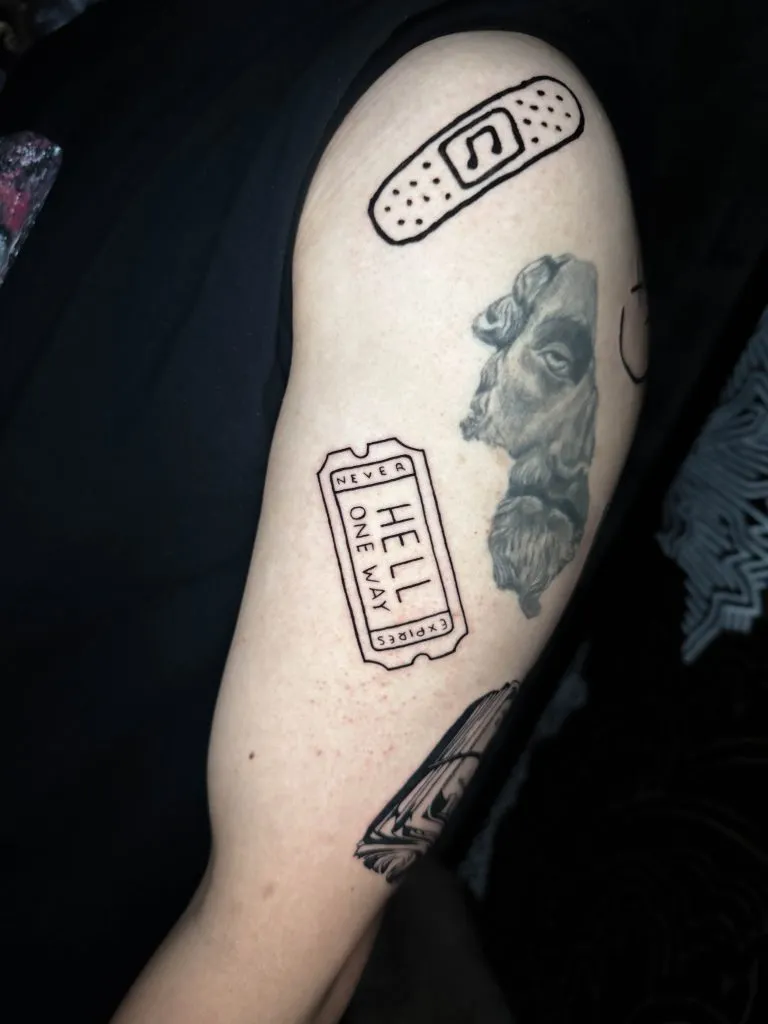 Minimal Fineline tattoo portfolio piece 194 at Studio One Tattoo Bangkok