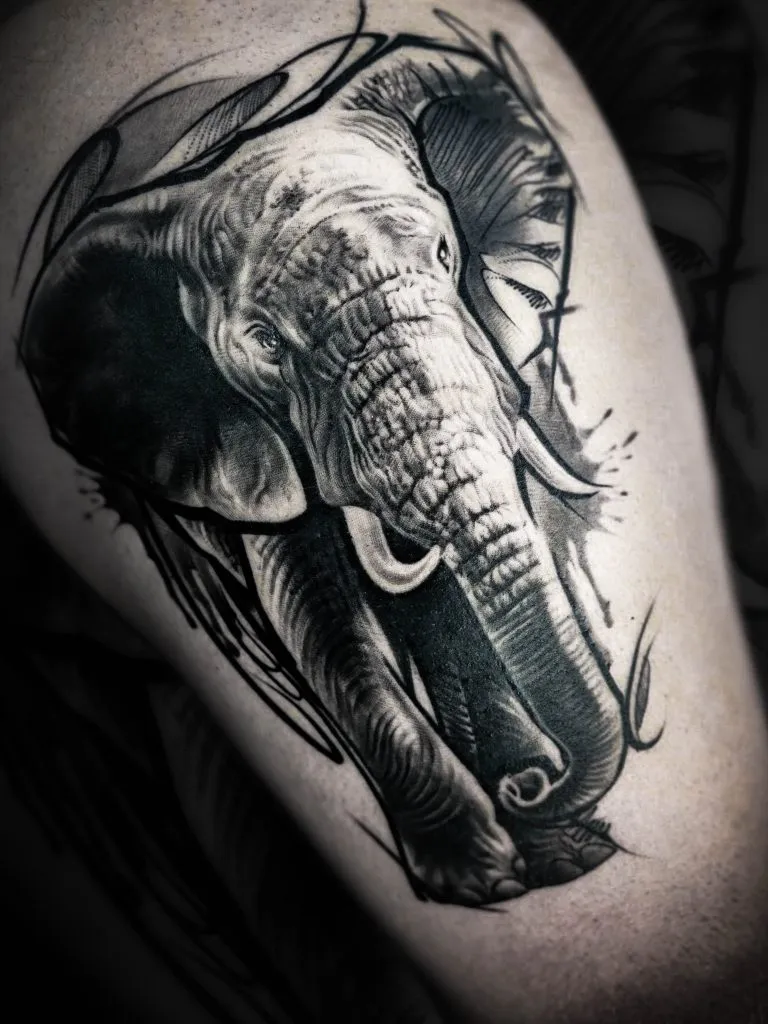 Minimal Fineline tattoo portfolio piece 24 at Studio One Tattoo Bangkok
