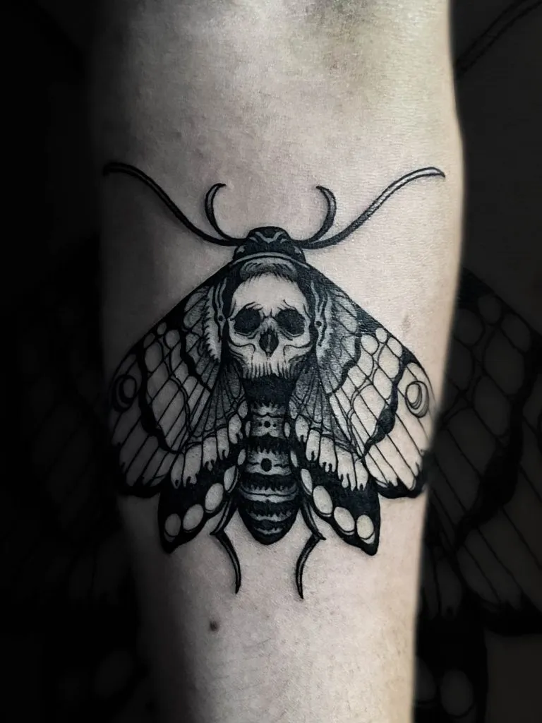 Minimal Fineline tattoo portfolio piece 35 at Studio One Tattoo Bangkok