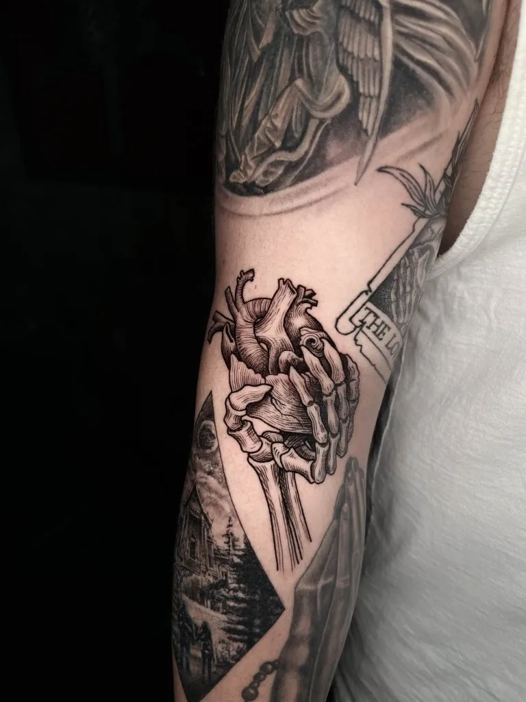 Minimal Fineline tattoo portfolio piece 56 at Studio One Tattoo Bangkok