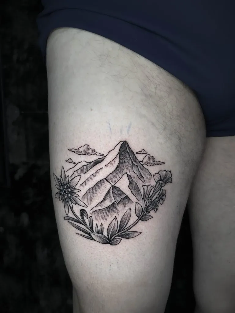 Minimal Fineline tattoo portfolio piece 77 at Studio One Tattoo Bangkok