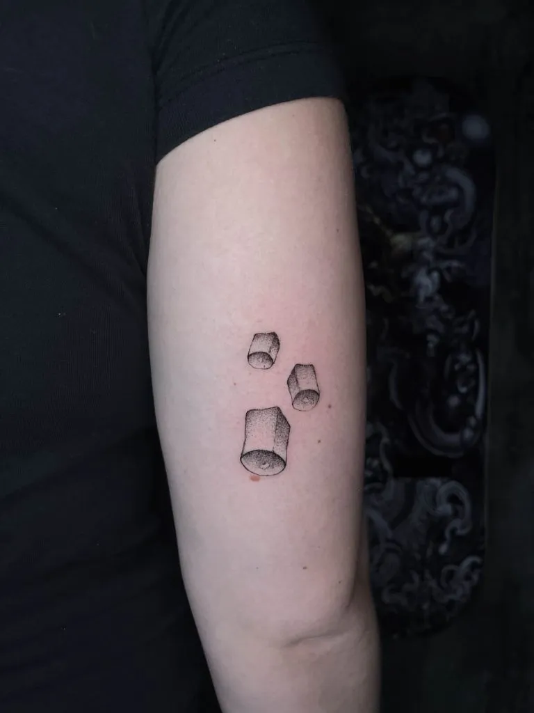 Minimal Fineline tattoo portfolio piece 8 at Studio One Tattoo Bangkok