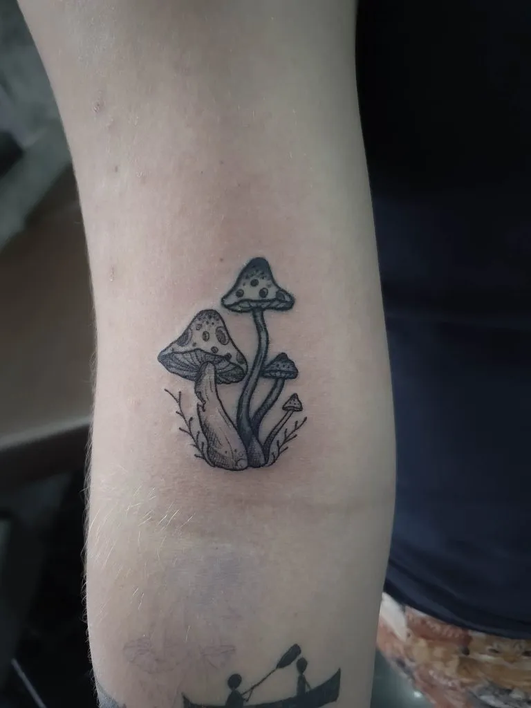 Minimal Fineline tattoo portfolio piece 93 at Studio One Tattoo Bangkok