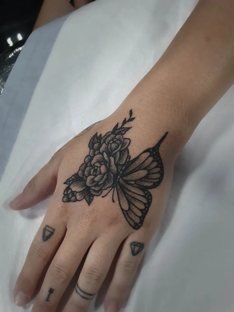 Minimal Fineline tattoo portfolio piece 99 at Studio One Tattoo Bangkok